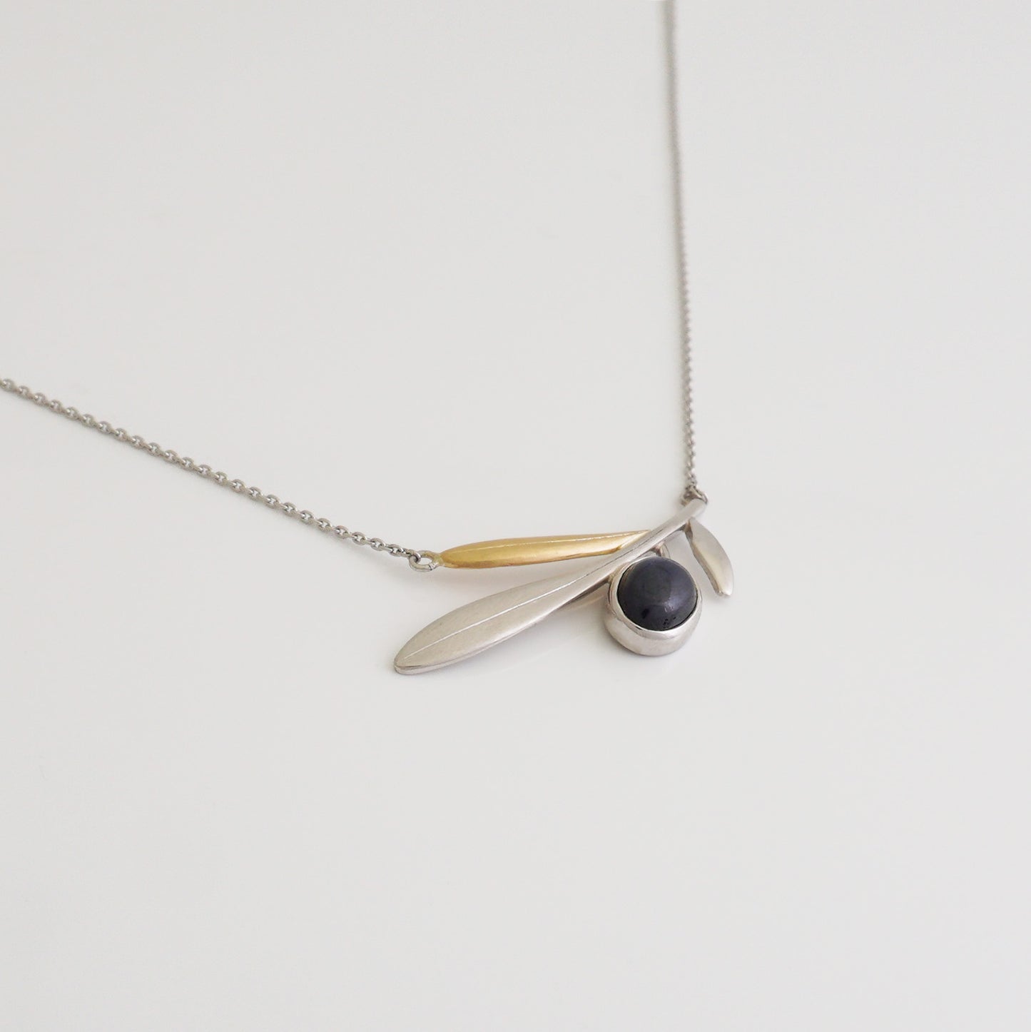 No.65 Olive 9 Pendant (PT900/K18)